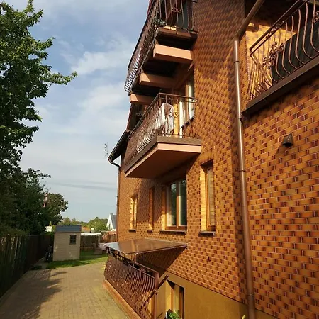 Biala Flaga Z Rowerami I Podworkiem 150m Do Jeziora Apartment *