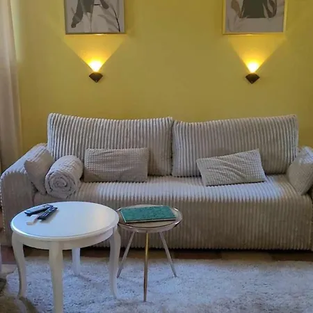 Biala Flaga Z Rowerami I Podworkiem 150m Do Jeziora *
