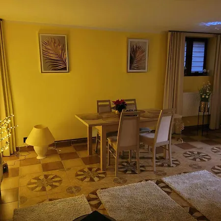 Biala Flaga Z Rowerami I Podworkiem 150m Do Jeziora * Charzykowy