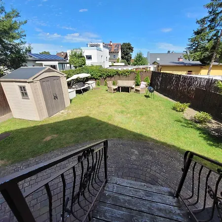 Biala Flaga Z Rowerami I Podworkiem 150m Do Jeziora Apartment