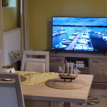 Apartment 70 M2 Z Podworkiem I Grillem, 150 M Od Jeziora