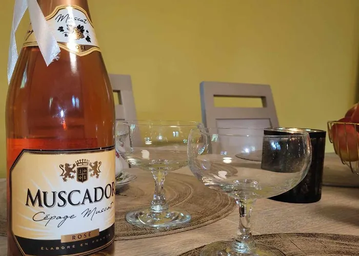 Biala Flaga Charzy 150m Od Jeziora *