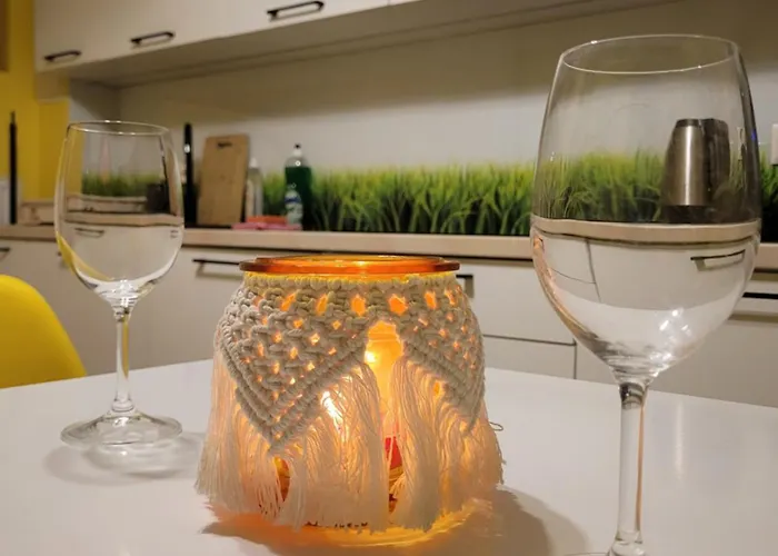 Biala Flaga Charzy 150m Od Jeziora